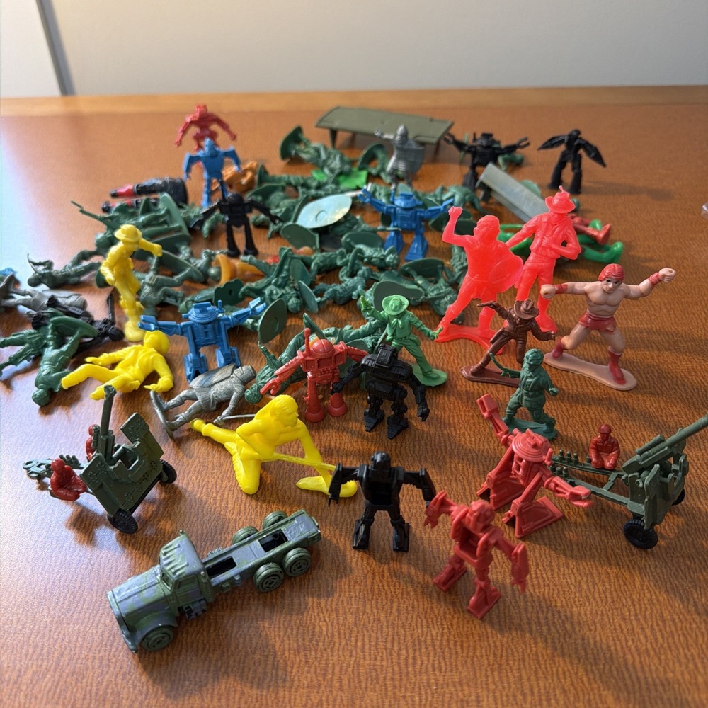 Vintage Arco Rogun Robots, Toy Soldiers, More Hong Kong 1980's